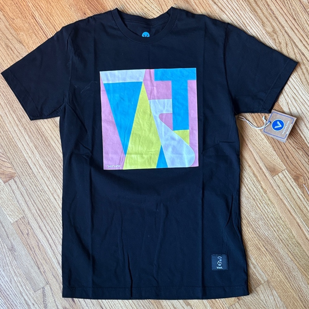 VAST LIFE small Abstract Graphic Black T-Shirt